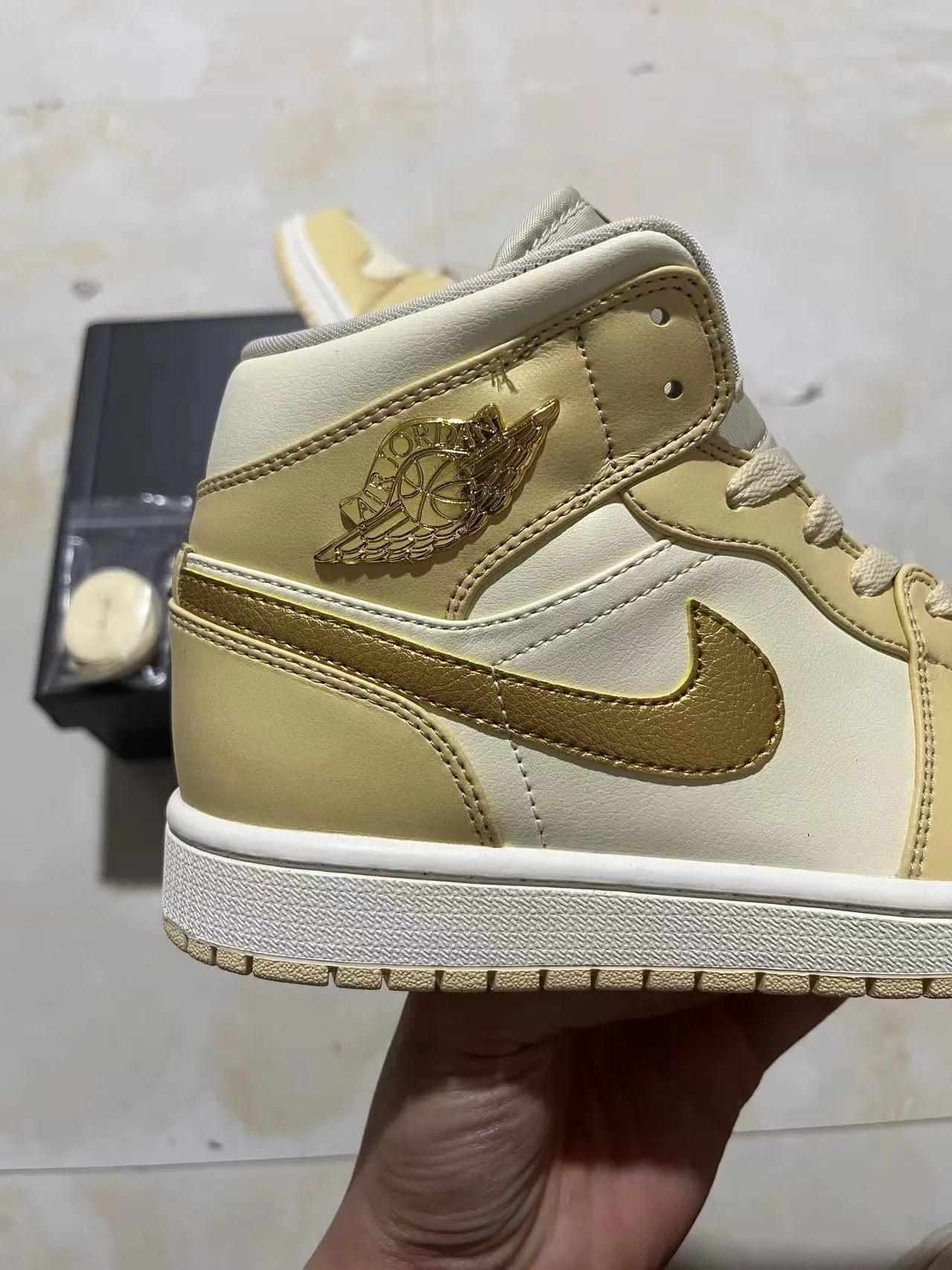 Air Jordan 1 High Metallic Gold Cream Basketball Shoes 5
