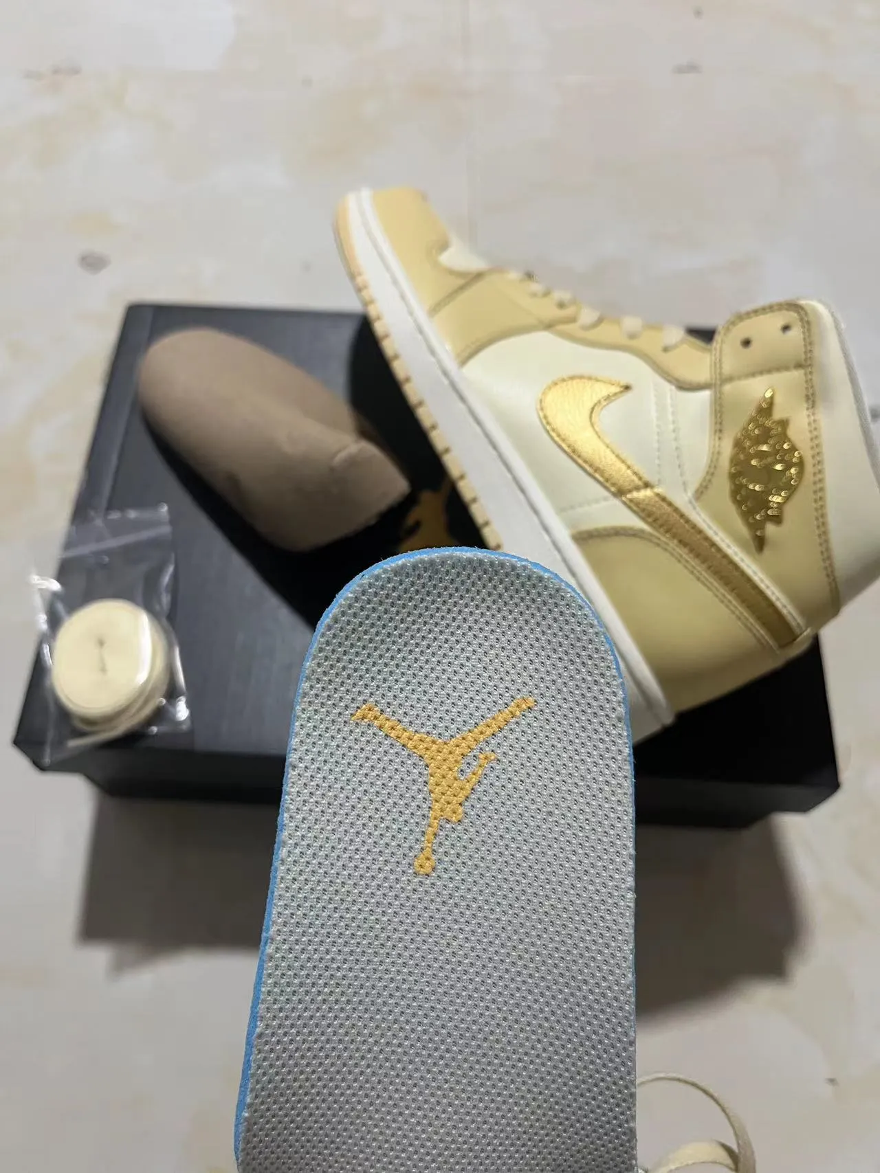 Air Jordan 1 High Metallic Gold Cream Basketball Shoes 6