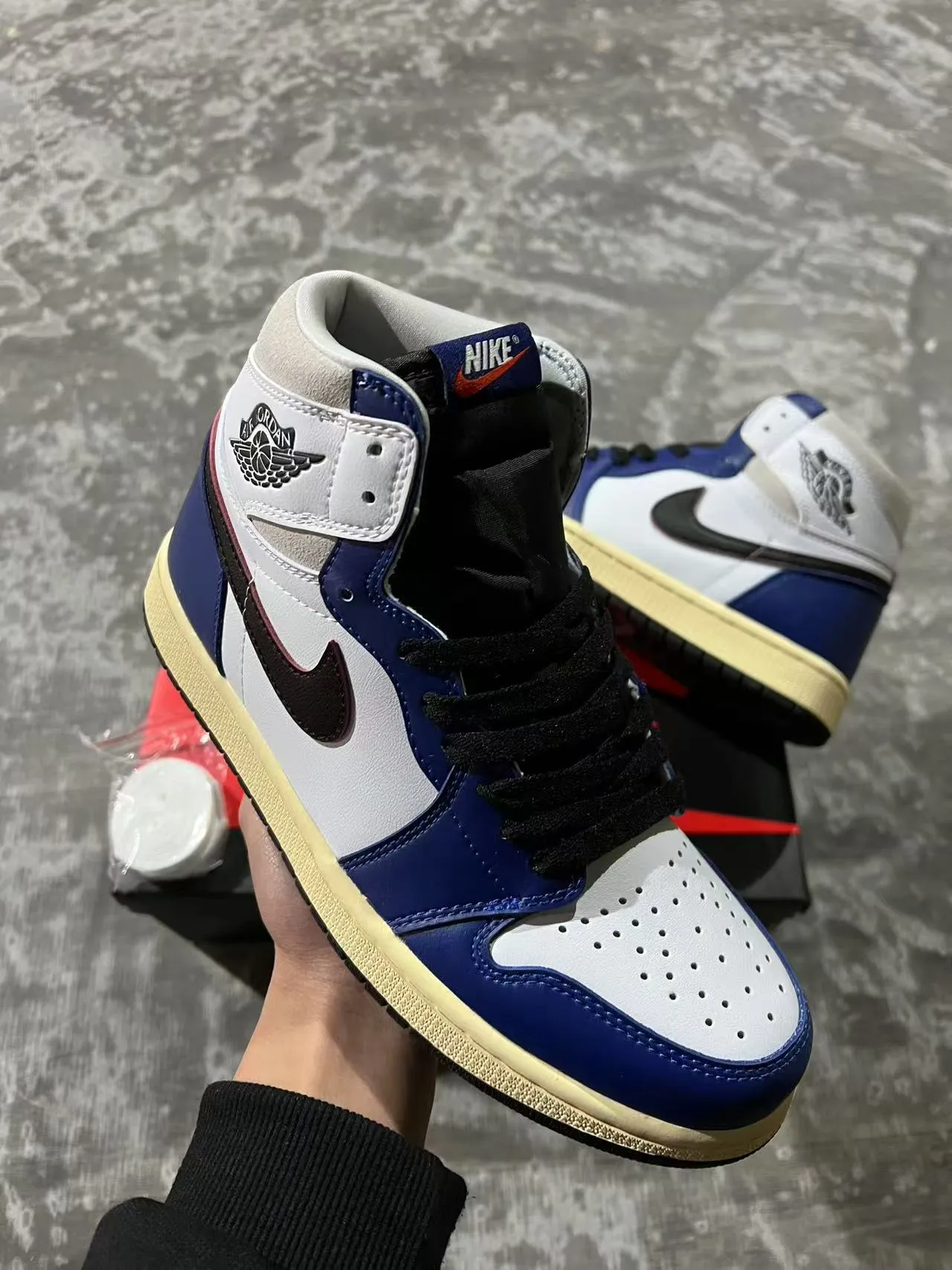 Air Jordan 1 High Royal Blue White Black Basketball Shoes 2
