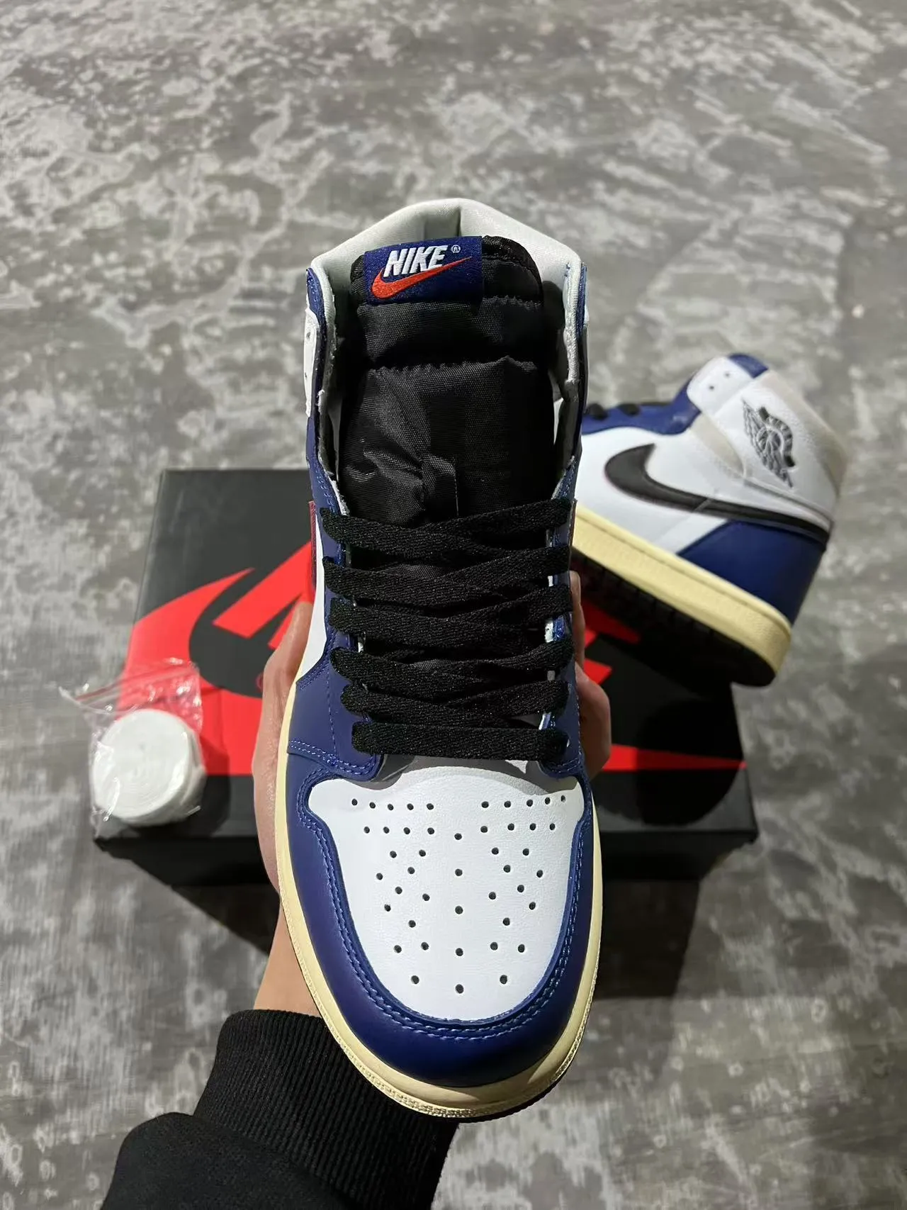 Air Jordan 1 High Royal Blue White Black Basketball Shoes 3