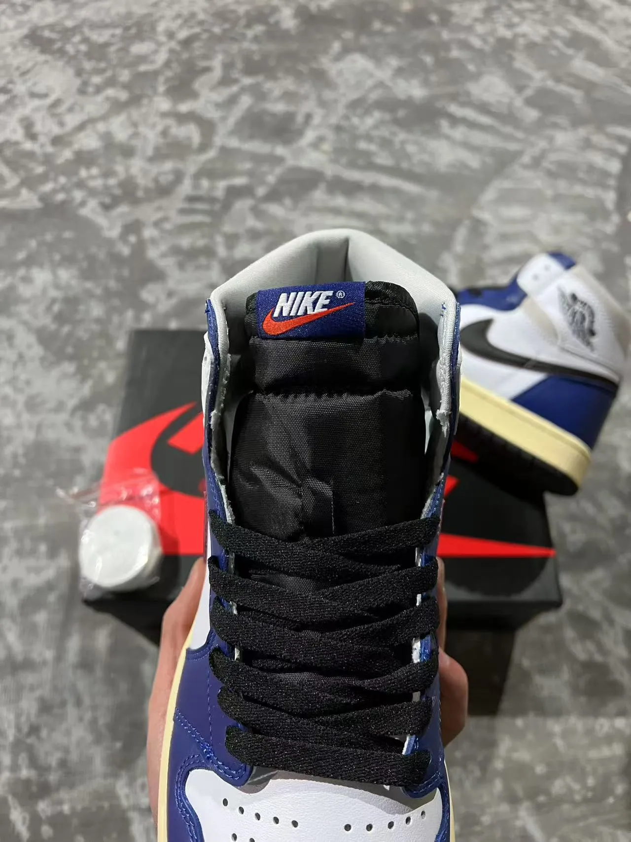 Air Jordan 1 High Royal Blue White Black Basketball Shoes 4
