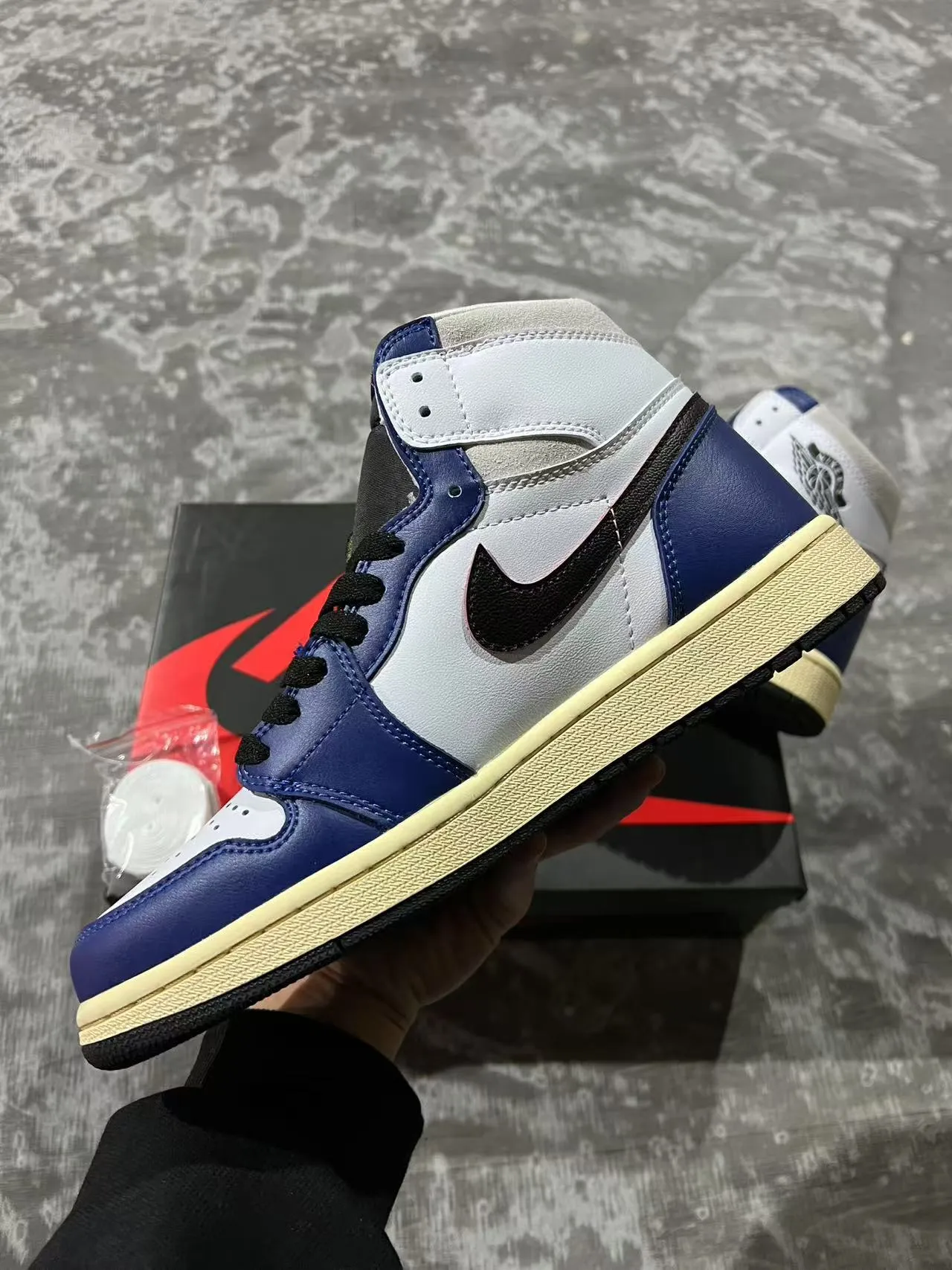 Air Jordan 1 High Royal Blue White Black Basketball Shoes 5