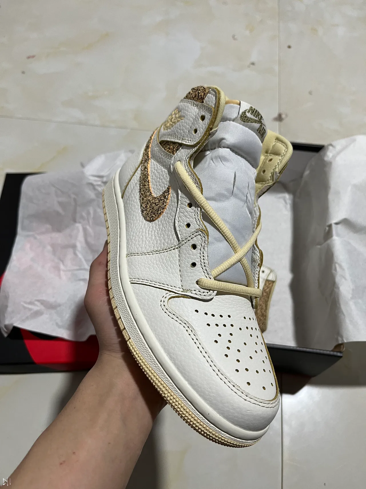 Air Jordan 1 High White Gold Glitter Basketball Shoes 2
