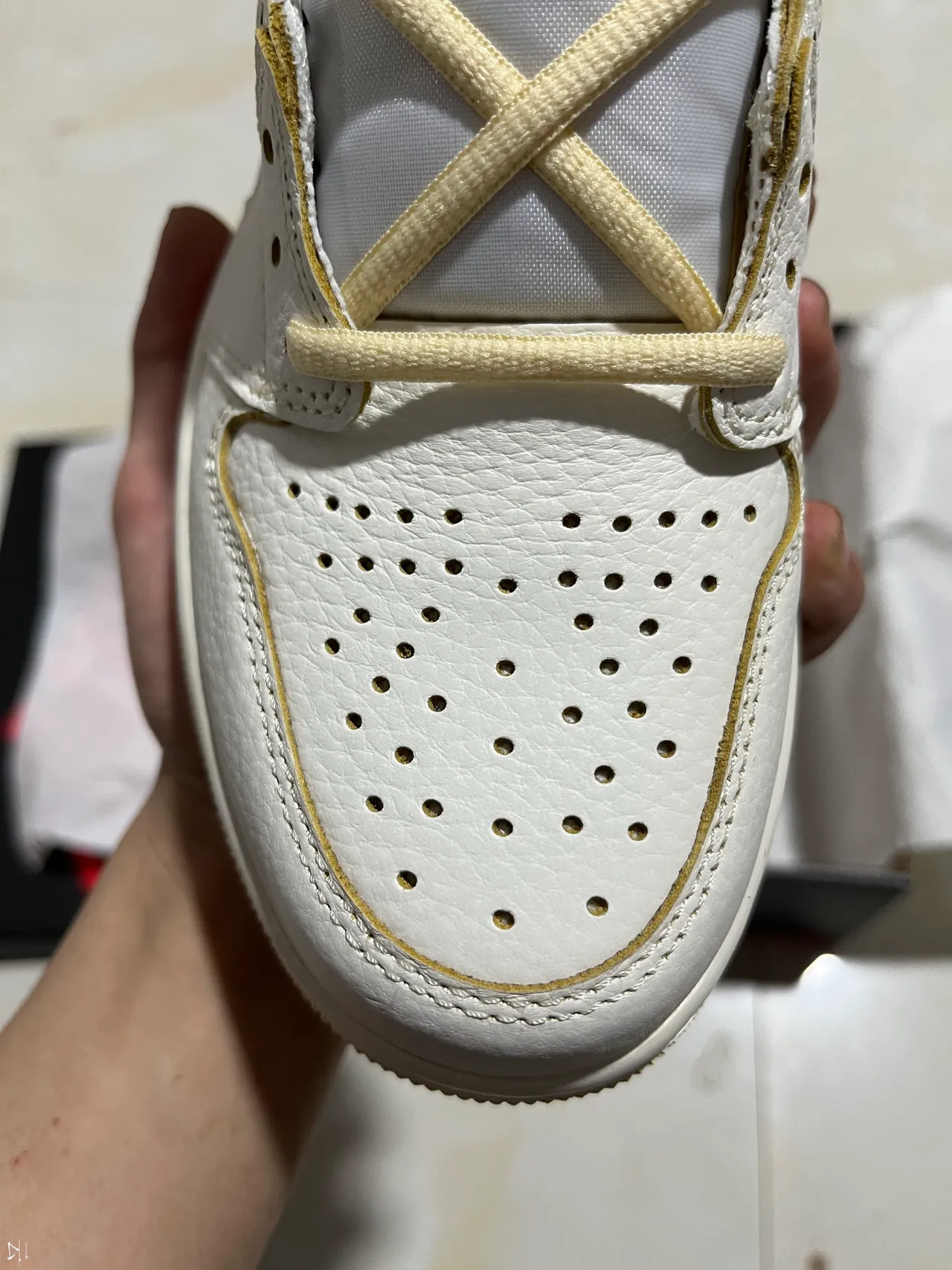 Air Jordan 1 High White Gold Glitter Basketball Shoes 3