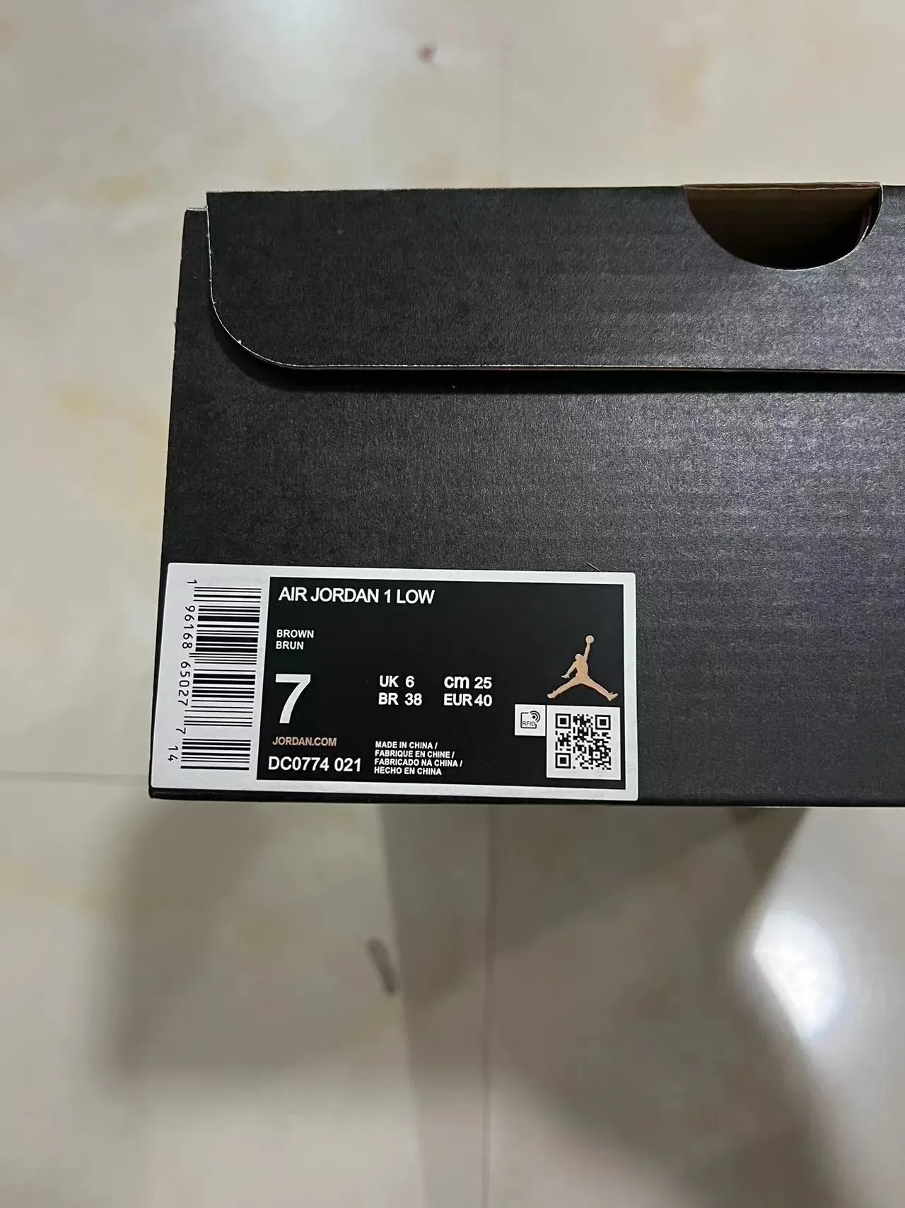 Tênis lifestyle Air Jordan 1 Low marrom e preto 10
