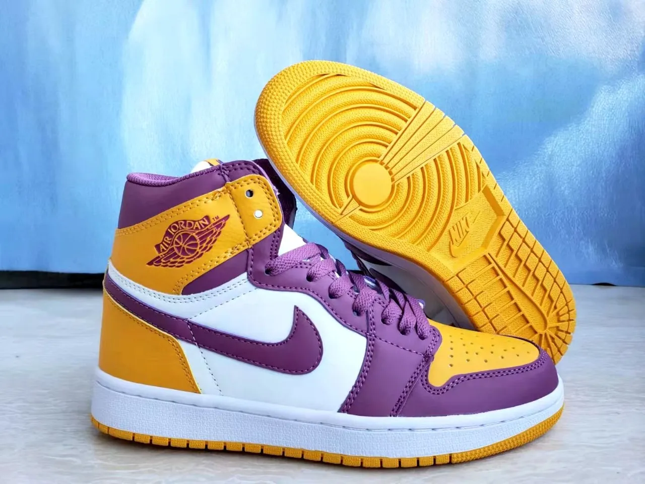 Air Jordan 1 बैंगनी और पीले कलर-ब्लॉक बास्केटबॉल जूते 1