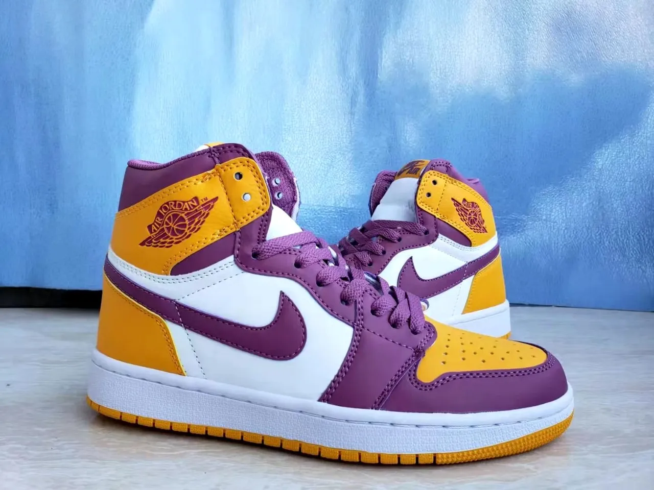 Air Jordan 1 बैंगनी और पीले कलर-ब्लॉक बास्केटबॉल जूते 2