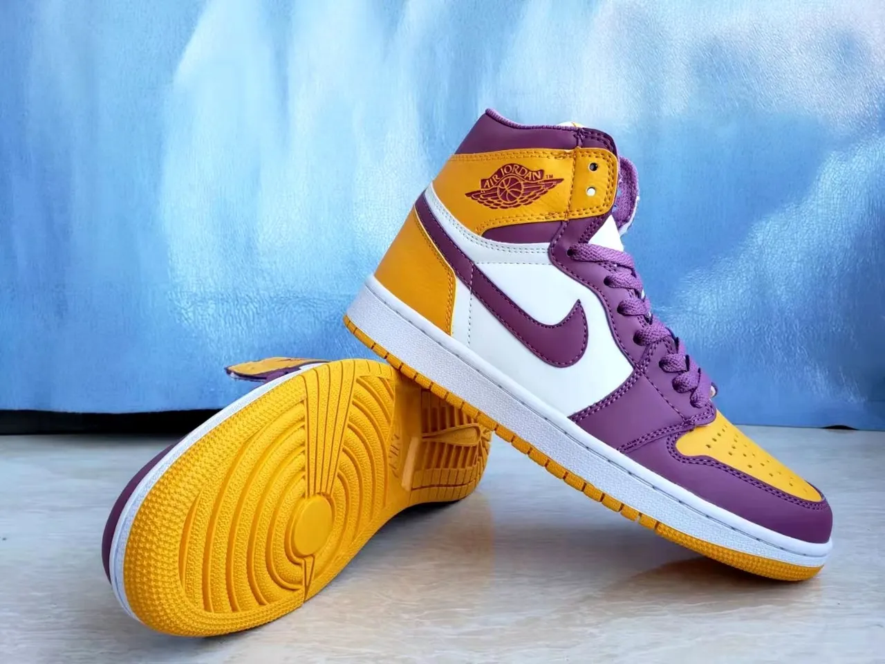 Air Jordan 1 बैंगनी और पीले कलर-ब्लॉक बास्केटबॉल जूते 4