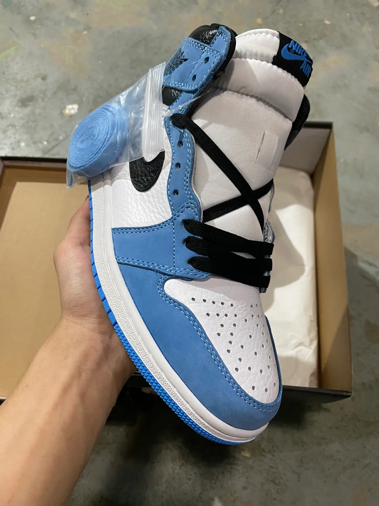 Air Jordan 1 University Blue White Black Basketball Shoes 2