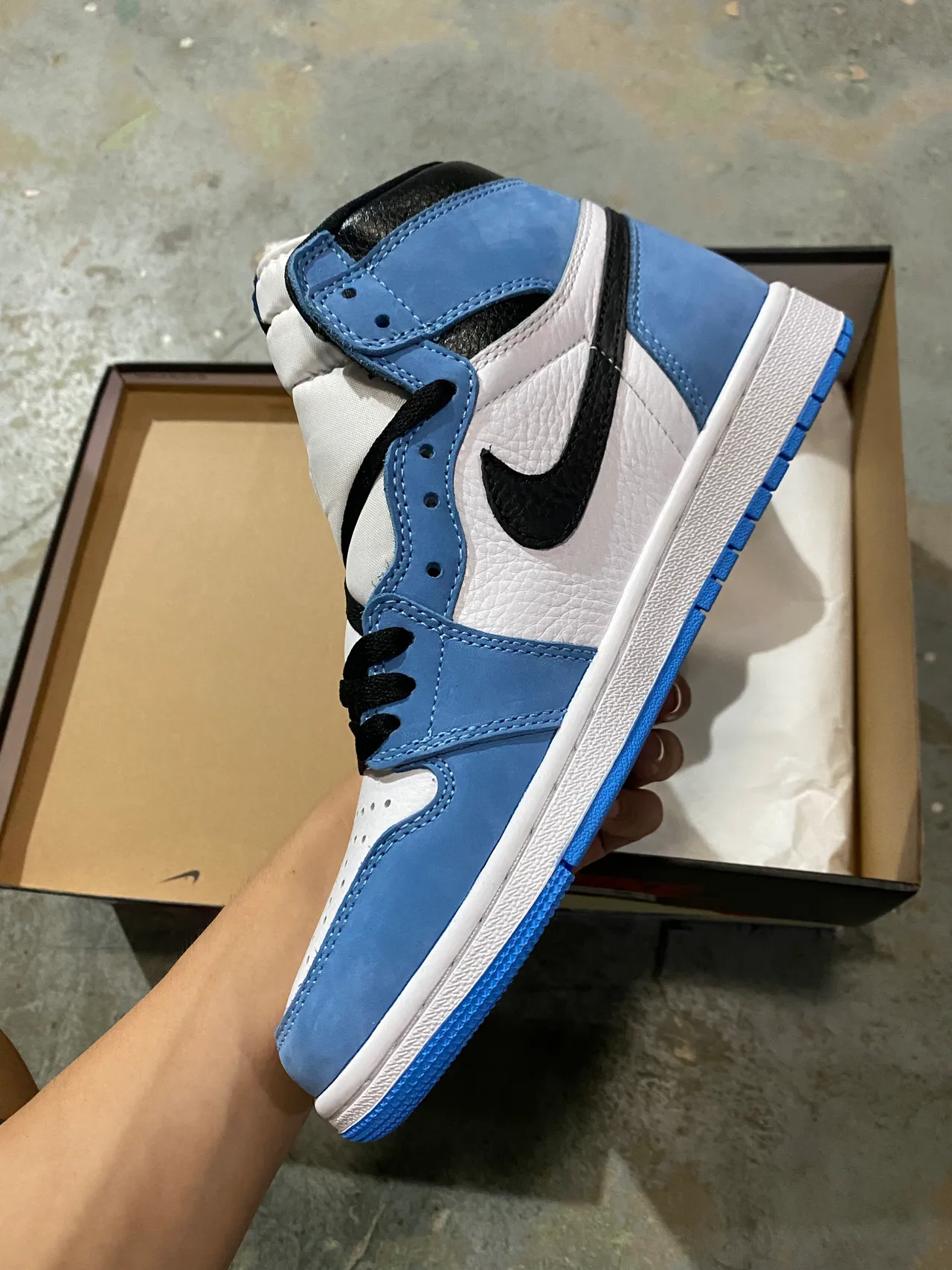 Air Jordan 1 University Blue White Black Basketball Shoes 4