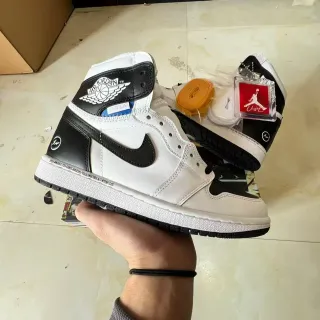 Air Jordan 1 白黑篮球鞋