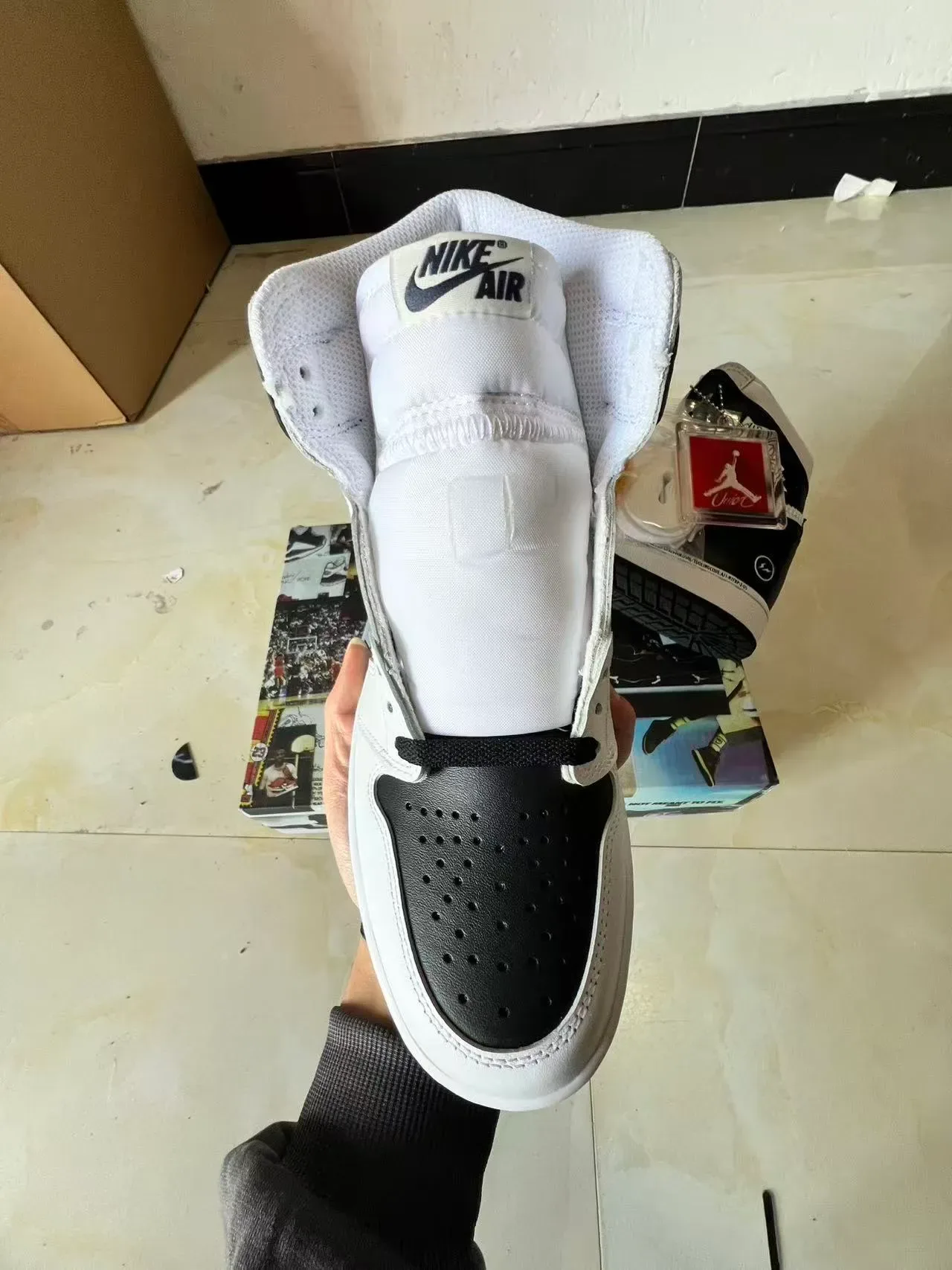 Air Jordan 1 Blanc et Noir Chaussures de Basketball 3