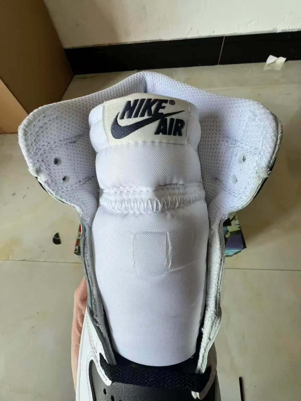 Air Jordan 1 Blanc et Noir Chaussures de Basketball 4