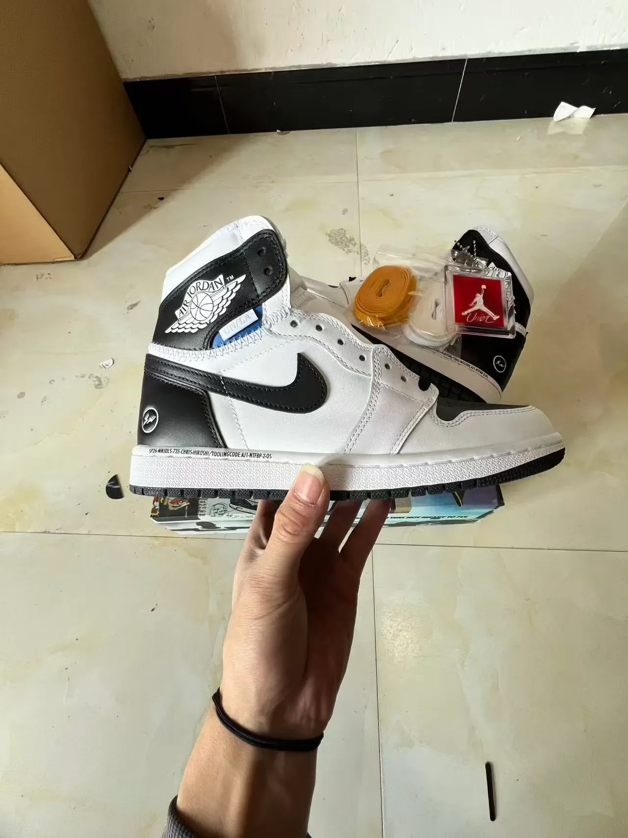 Air Jordan 1 Blanc et Noir Chaussures de Basketball 7