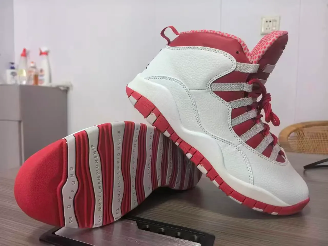 Air Jordan 10 Tênis de Basquete Branco e Vermelho de Cano Alto 3