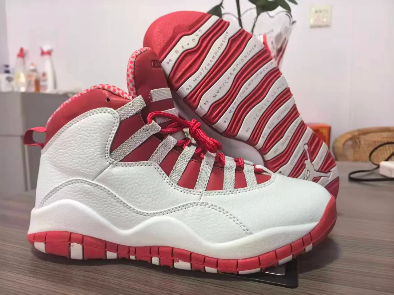 Air Jordan 10 Tênis de Basquete Branco e Vermelho de Cano Alto 4