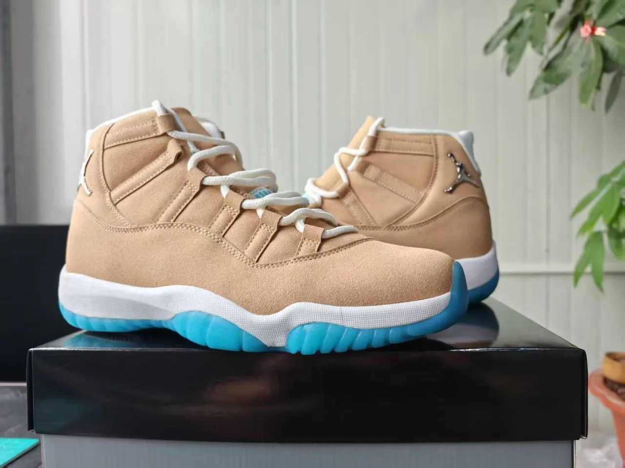 Air Jordan 11 Beige and Turquoise Basketball Shoes 3