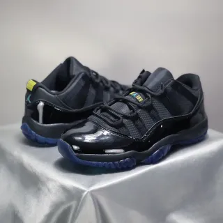 Air Jordan 11 Tênis de Basquete de Couro Verniz Preto com Solado Azul