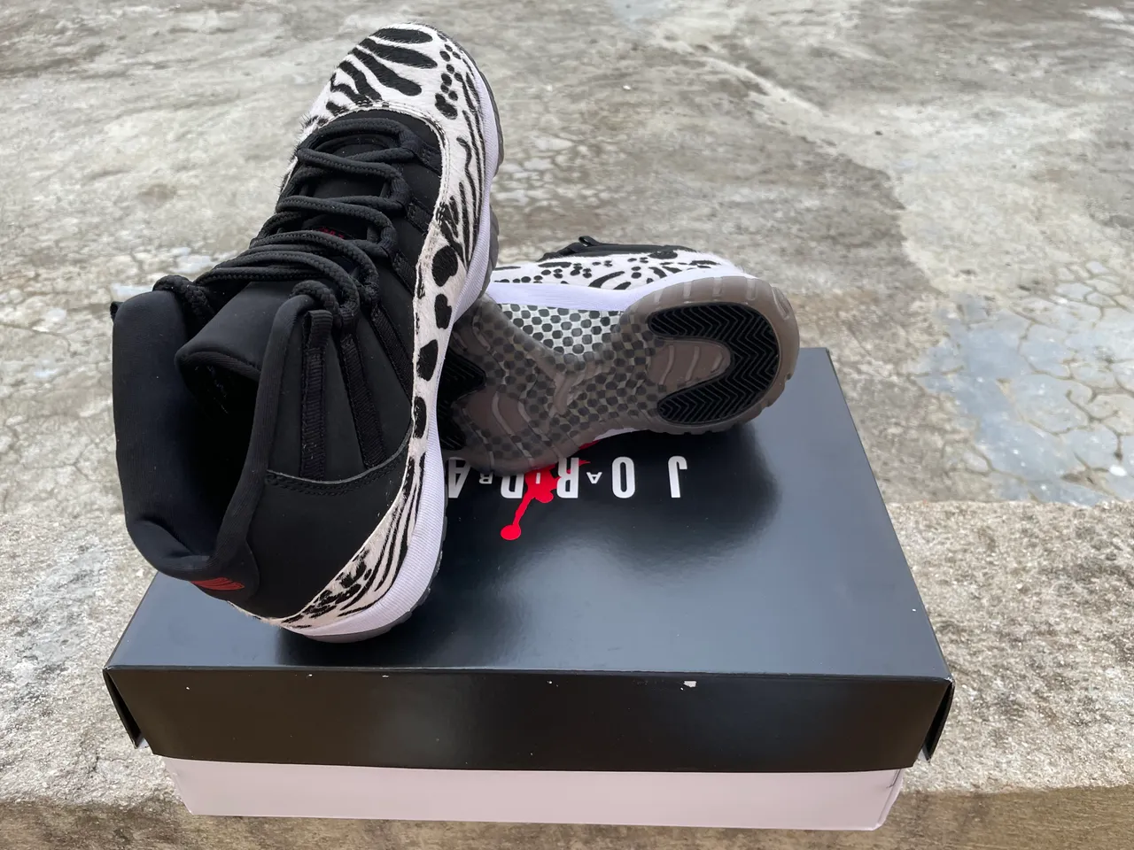 Air Jordan 11 Black White High-Top Hair-On-Hide Animal Print Basketball Shoes 2