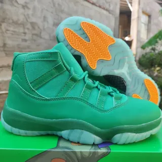 Air Jordan 11 हरे और नारंगी बास्केटबॉल जूते