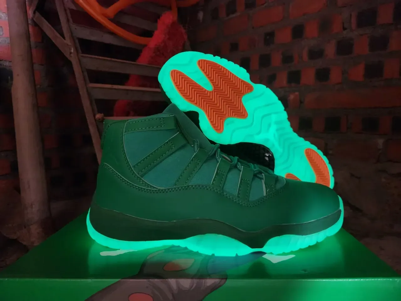 Air Jordan 11 हरे और नारंगी बास्केटबॉल जूते 5