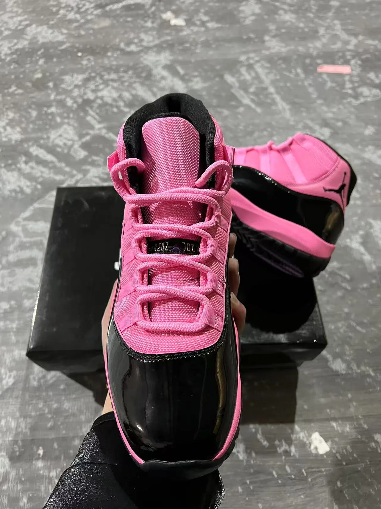 Air Jordan 11 chaussures de basketball roses et noires 3