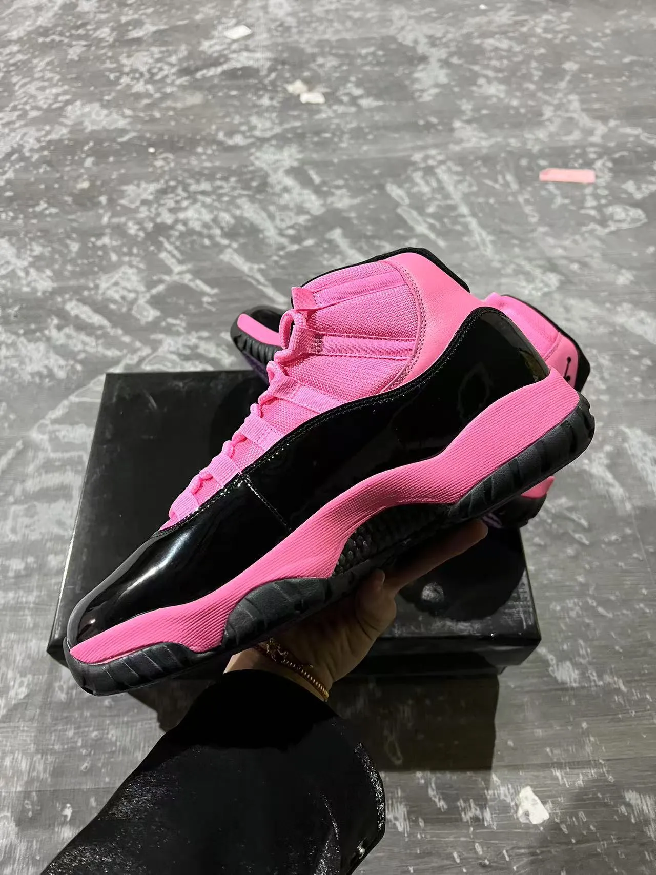 Air Jordan 11 chaussures de basketball roses et noires 5