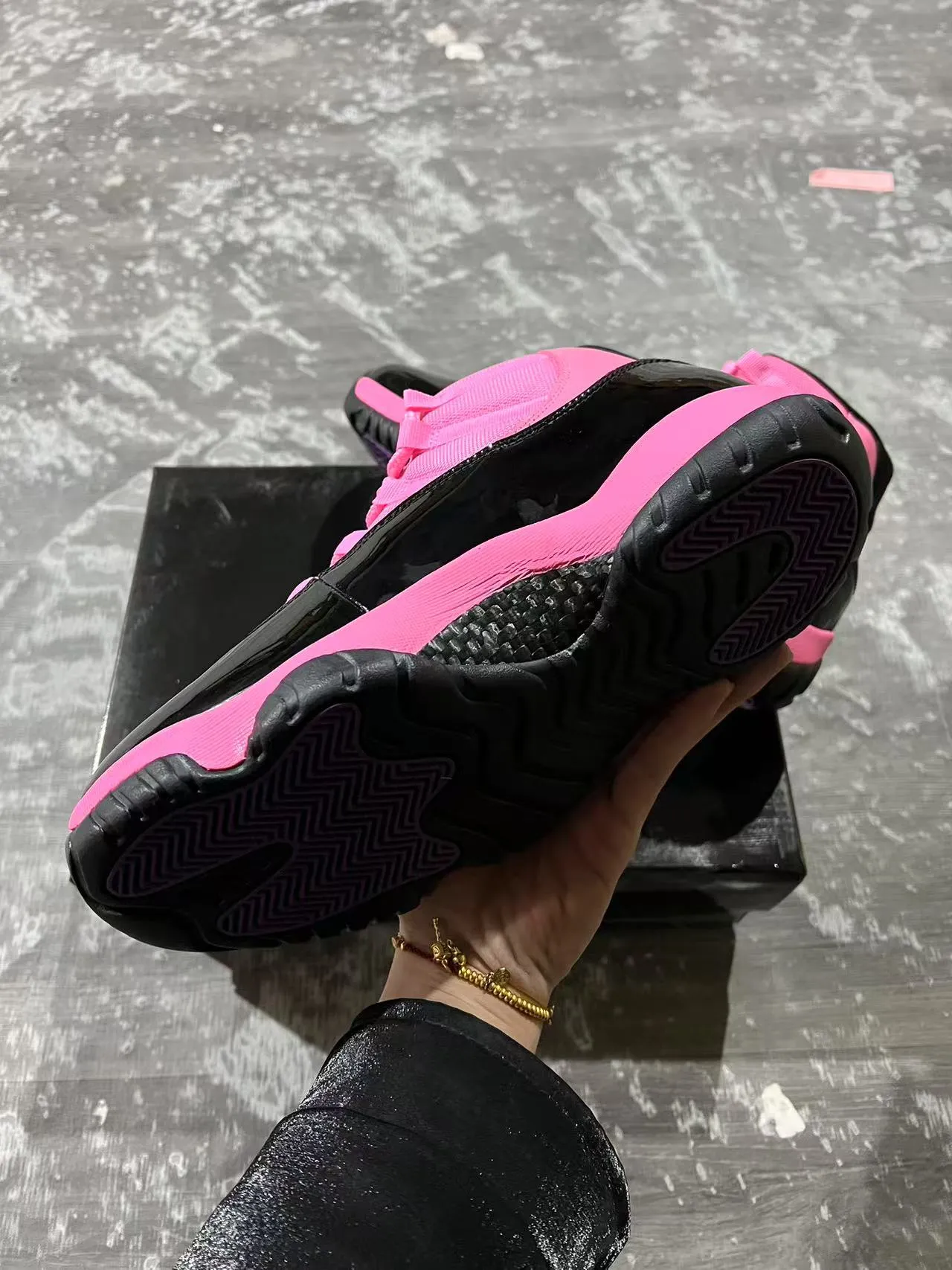 Air Jordan 11 chaussures de basketball roses et noires 6