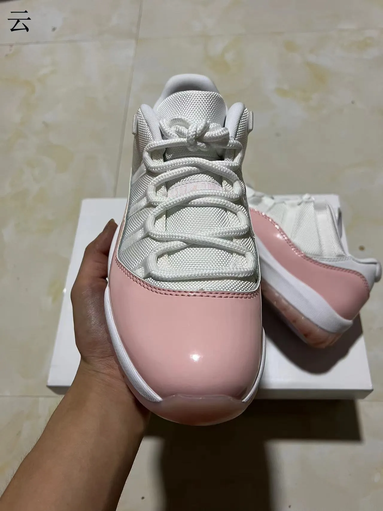 Tênis de basquete Air Jordan 11 de couro envernizado rosa 3