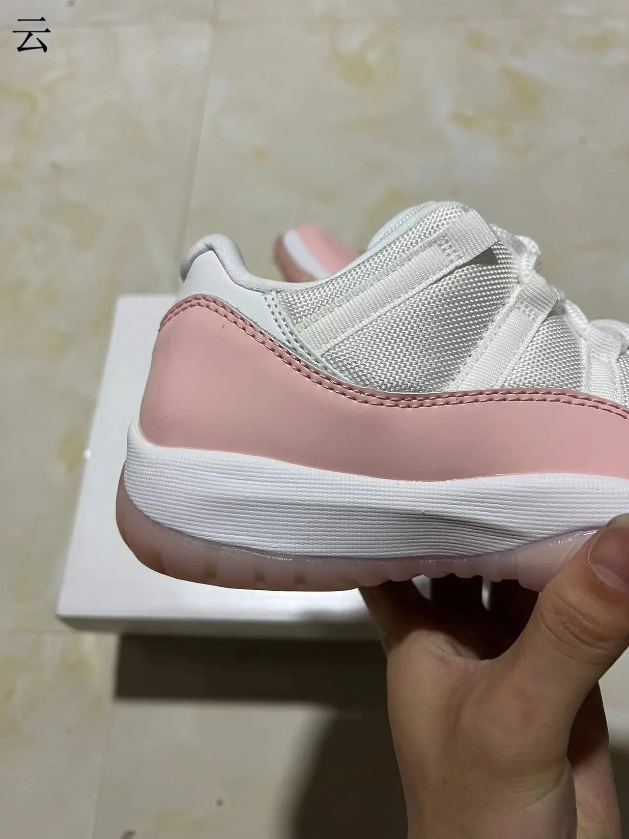 Tênis de basquete Air Jordan 11 de couro envernizado rosa 7