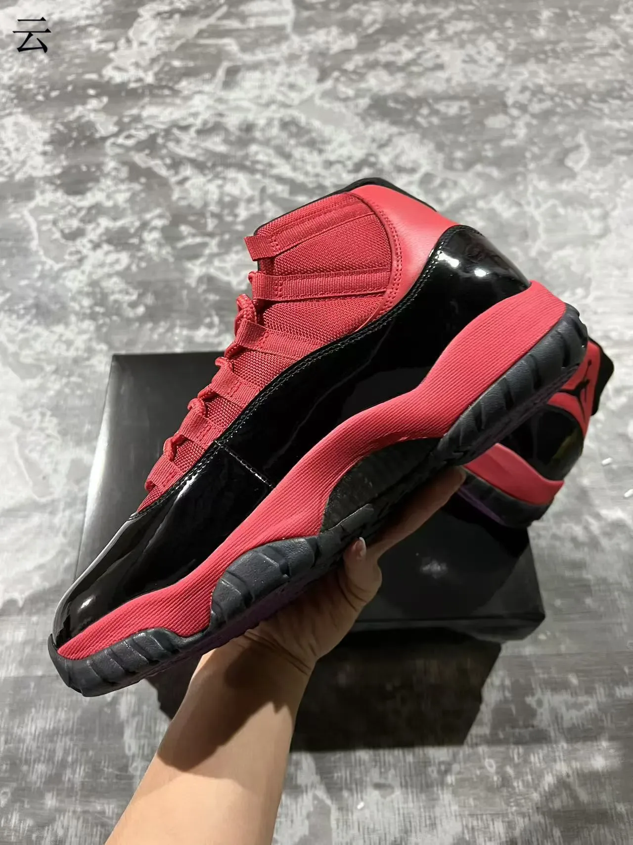 Air Jordan 11 أحمر أسود عالي القمة جلد لامع Mudguard أحذية كرة السلة 5