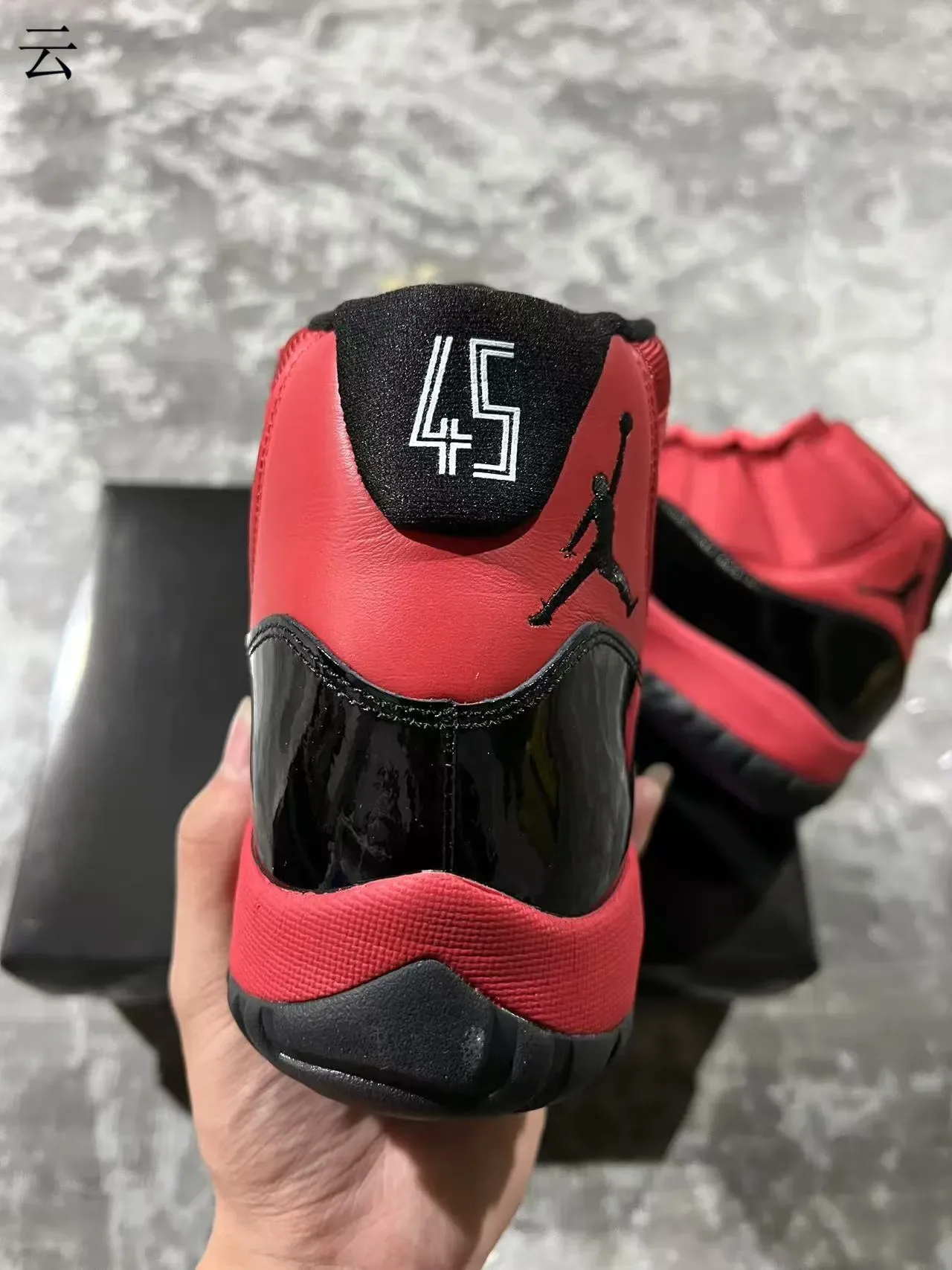Air Jordan 11 أحمر أسود عالي القمة جلد لامع Mudguard أحذية كرة السلة 8
