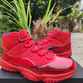 Air Jordan 11 红色漆皮篮球鞋