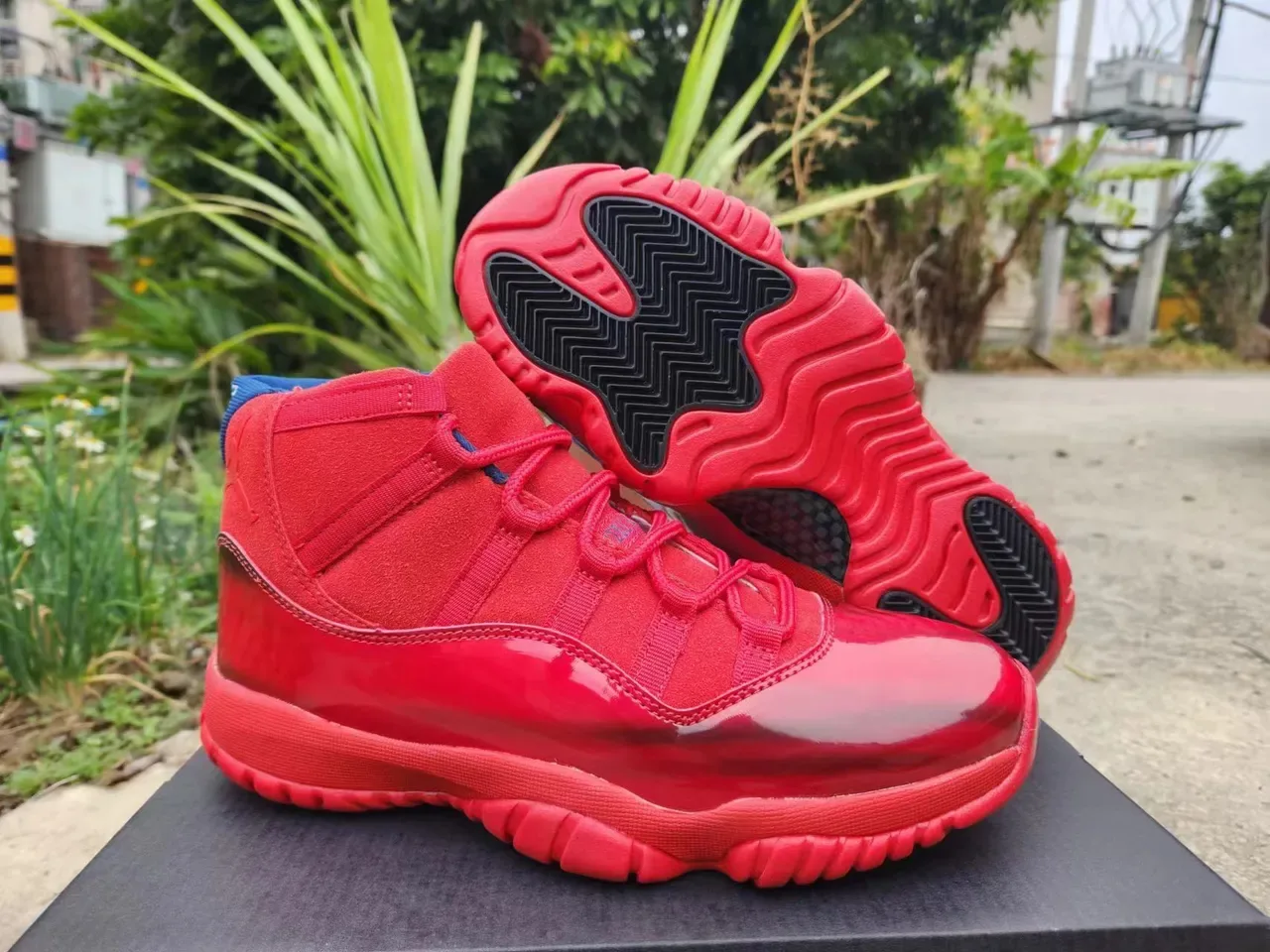 Air Jordan 11 Chaussures de Basket en Cuir Patenté Rouge 3