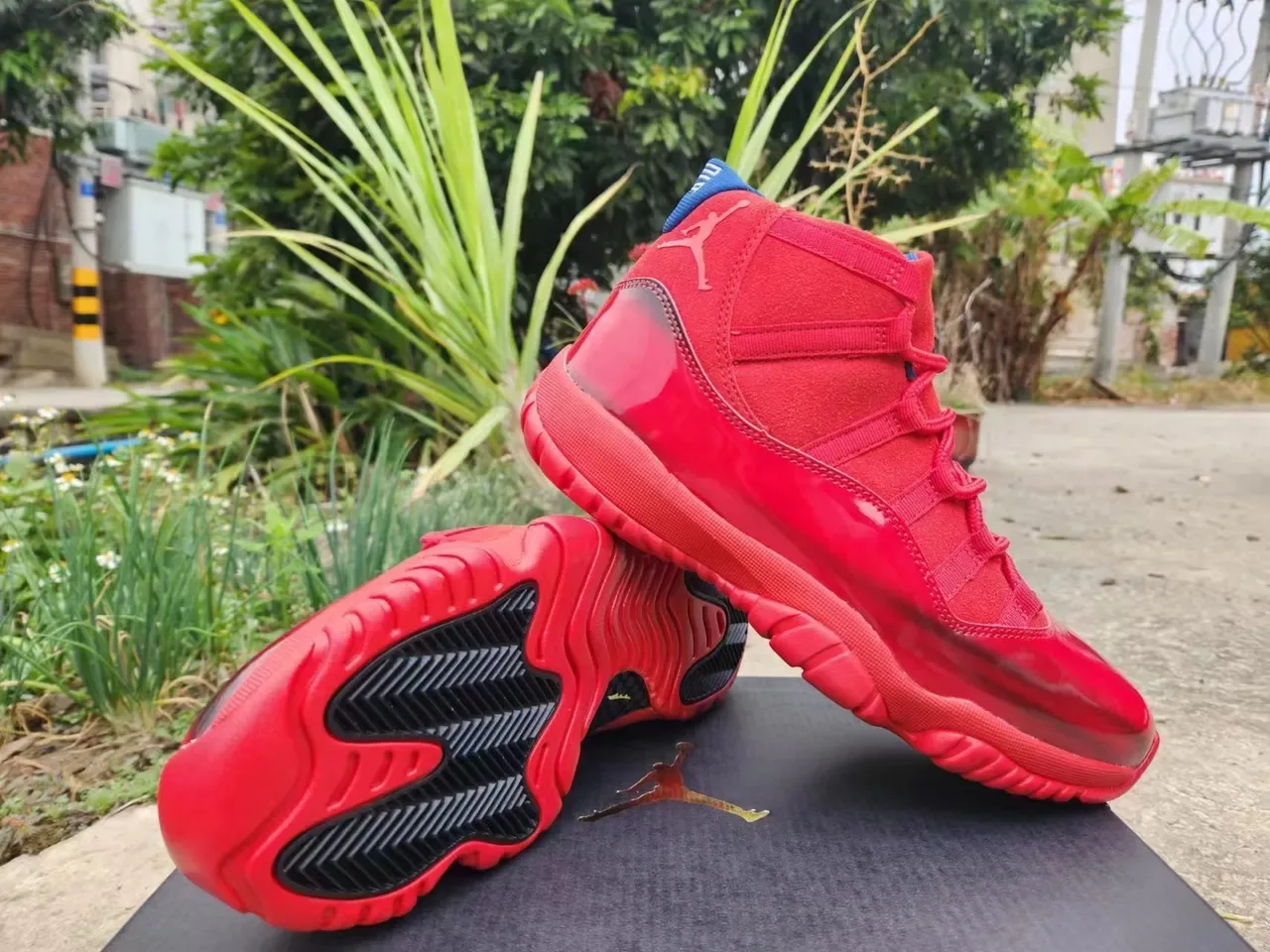 Air Jordan 11 Chaussures de Basket en Cuir Patenté Rouge 4