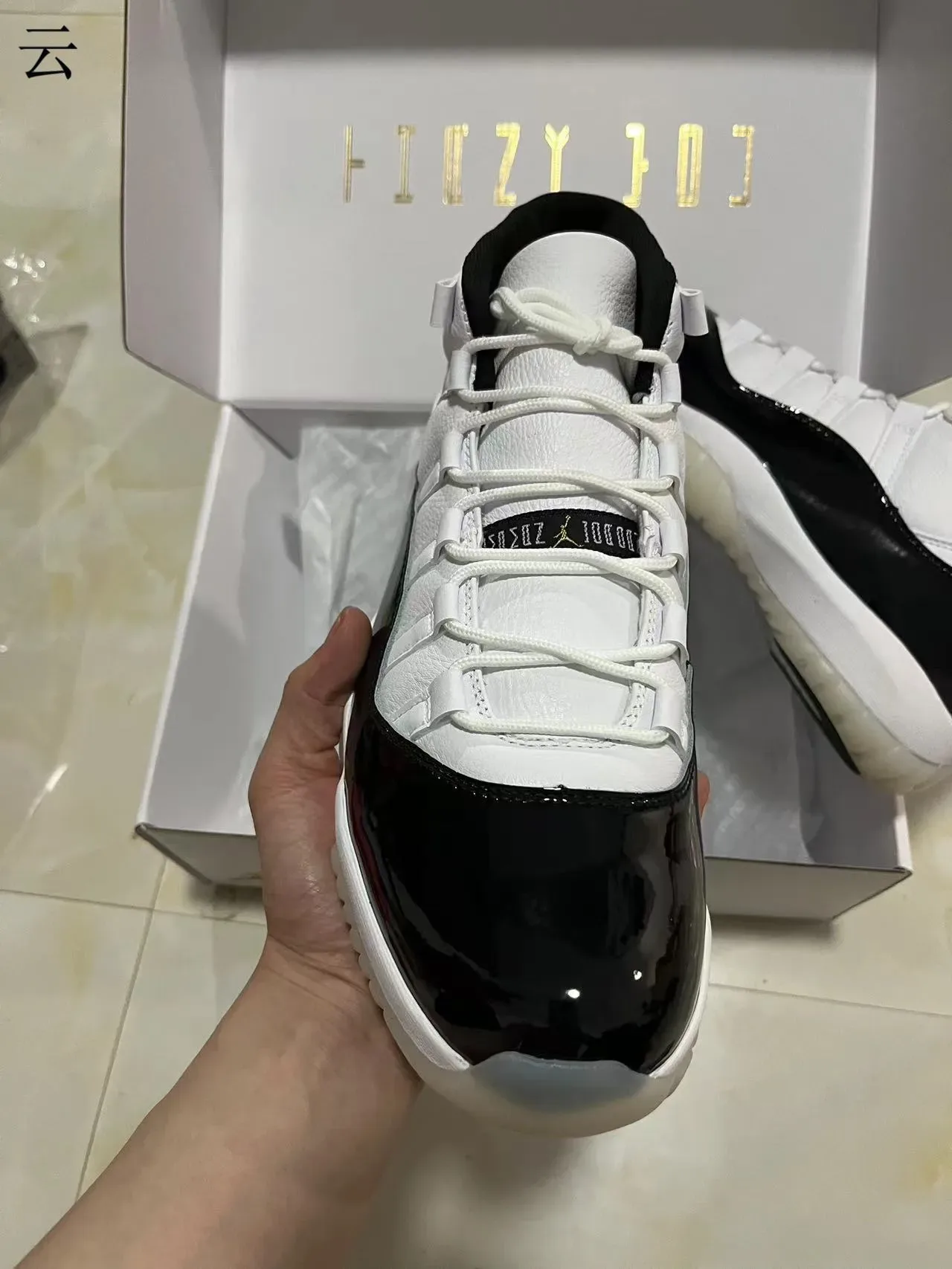 Air Jordan 11 Blanc Noir Or Cuir Patenté Chaussures de Basketball 3