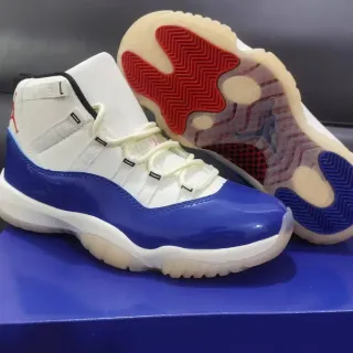 Air Jordan 11 白色/皇家蓝 亮面皮革 篮球鞋