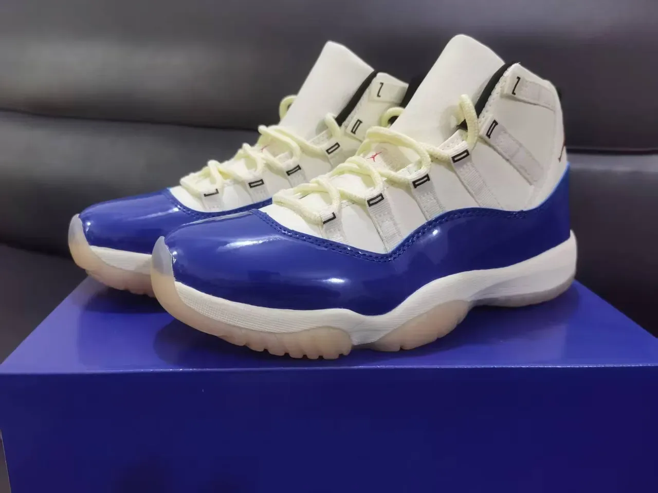 Air Jordan 11 Blanc/Bleu Royal Cuir Verni Chaussures de Basketball 3
