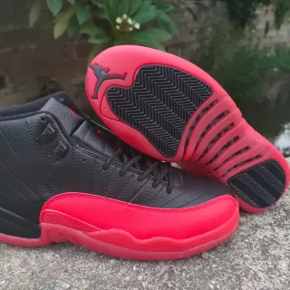 Air Jordan 12 Tênis de Basquete Preto e Vermelho