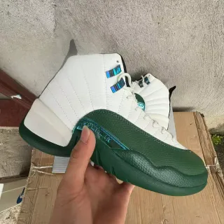 Air Jordan 12 Tênis de Basquete Branco e Verde de Couro Quiltado