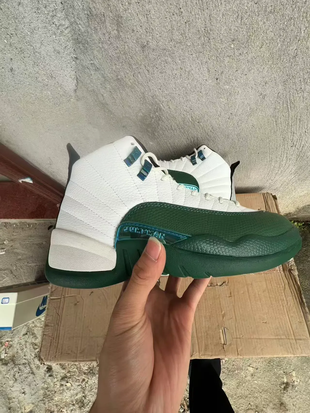 Air Jordan 12 Tênis de Basquete Branco e Verde de Couro Quiltado 7