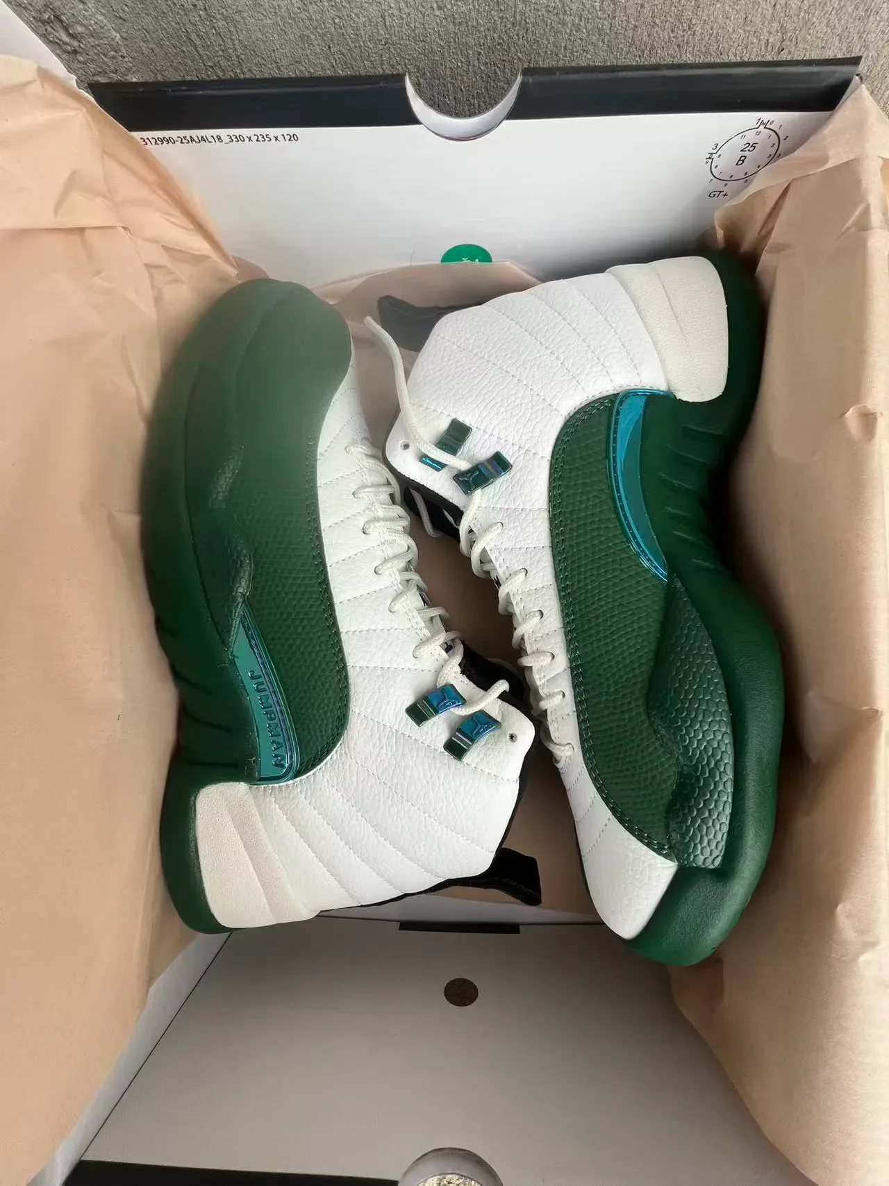 Air Jordan 12 Tênis de Basquete Branco e Verde de Couro Quiltado 9