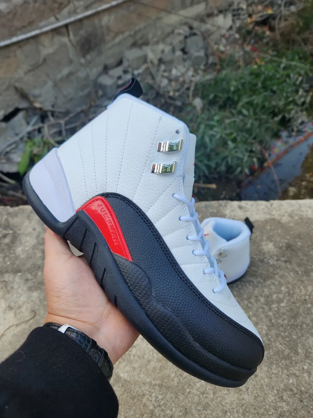 Air Jordan 12 أبيض أسود أحمر أحذية كرة السلة 2