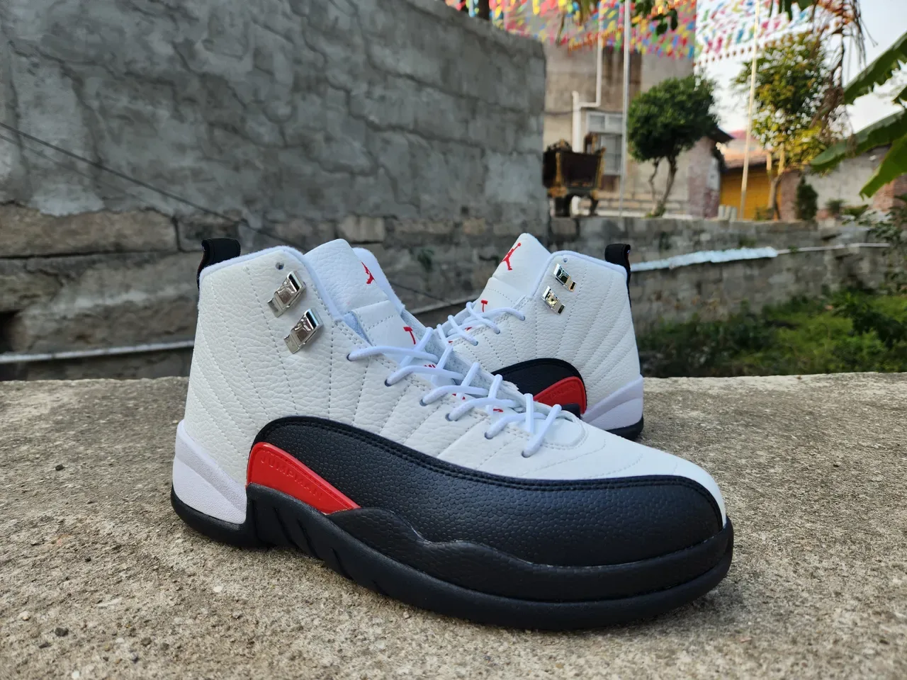 Air Jordan 12 أبيض أسود أحمر أحذية كرة السلة 3