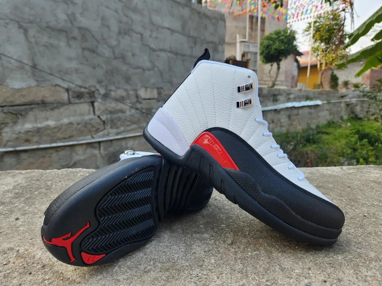 Air Jordan 12 أبيض أسود أحمر أحذية كرة السلة 4