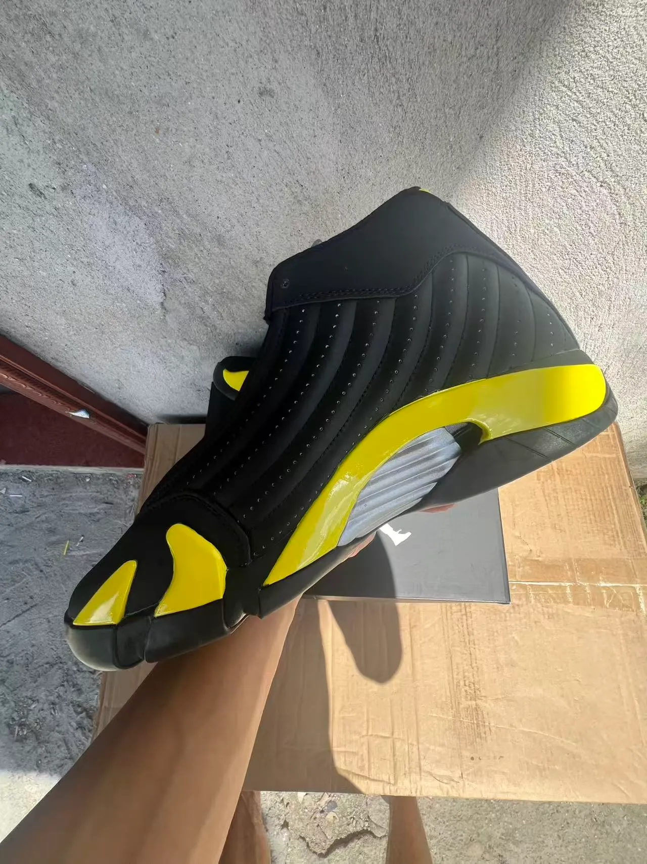 Air Jordan 14 Tênis de Basquete Preto Amarelo Prata 4