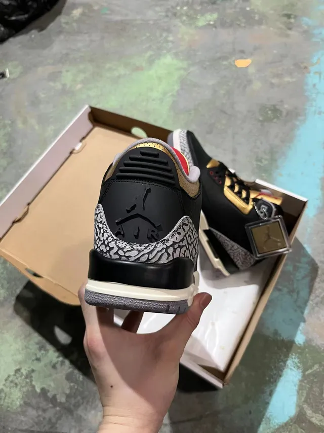Zapatillas de baloncesto Air Jordan 3 negro y dorado con estampado de elefante 5