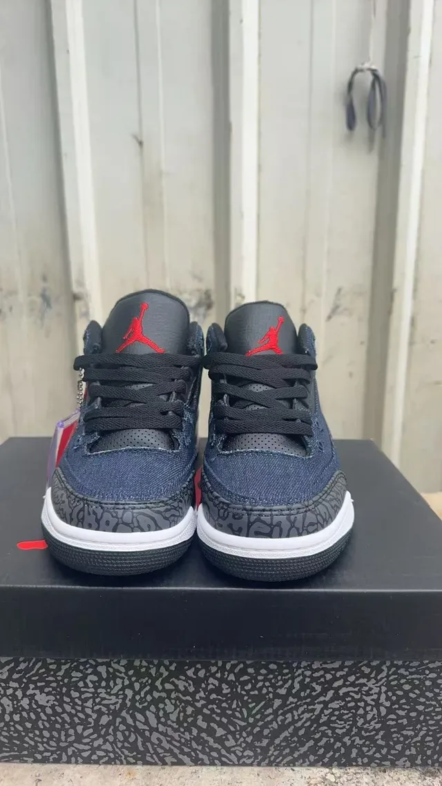 Baskets lifestyle Air Jordan 3 en denim à motif éléphant 3