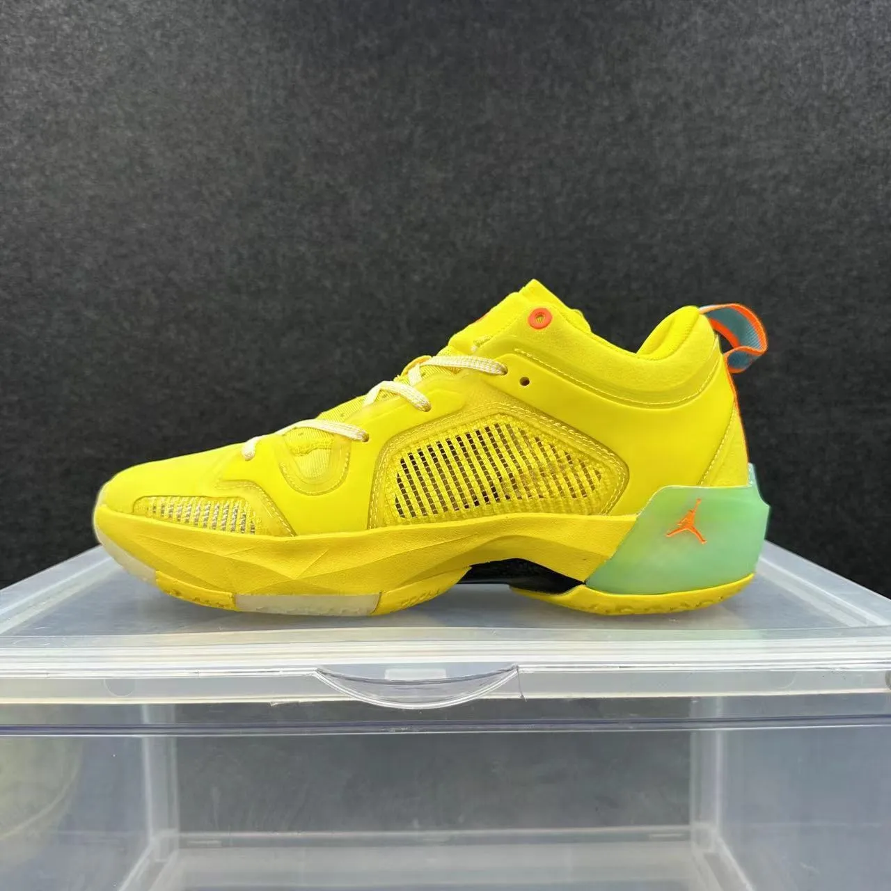 Air Jordan 37 সম্পূর্ণ হলুদ বাস্কেটবল জুতো 2