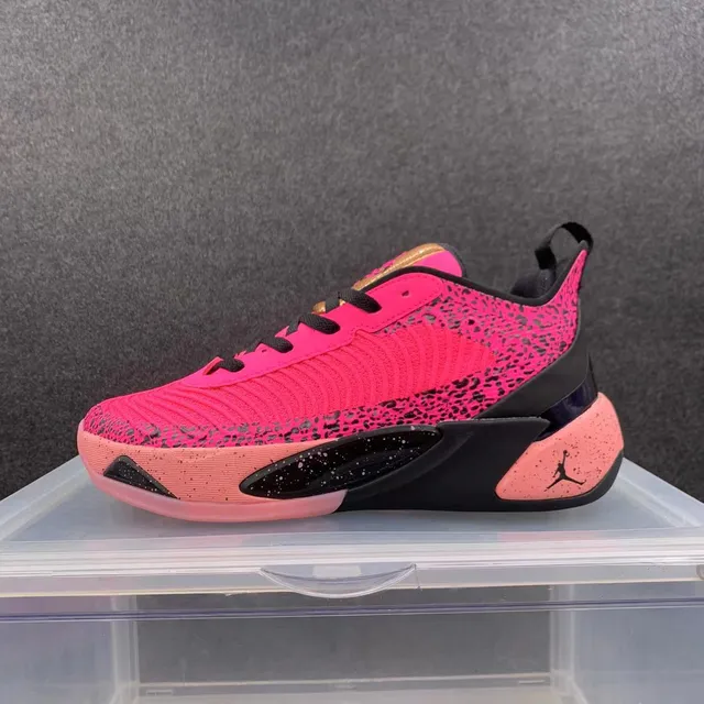 Air Jordan 37 粉黑斑点针织篮球鞋 2